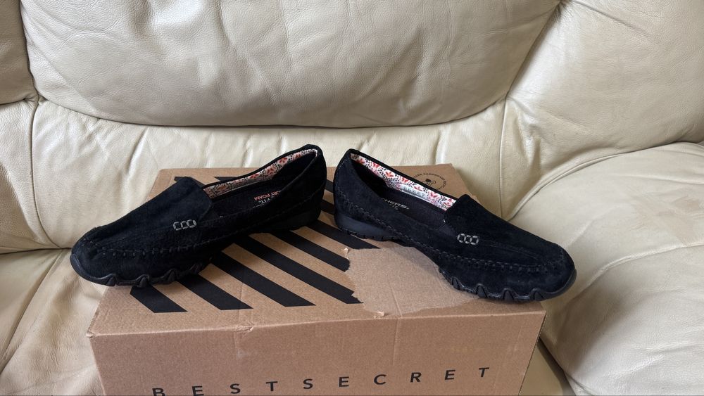 Skechers - дамски велурени лоуфъри