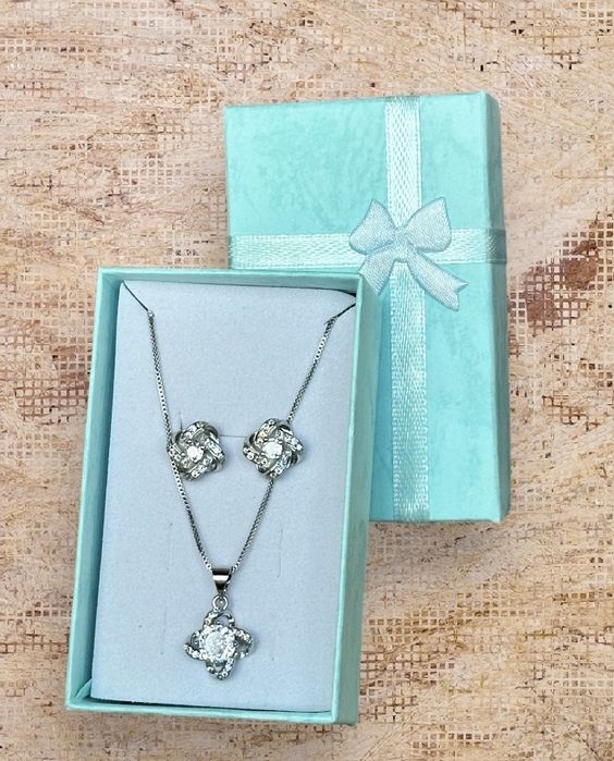 Нови!!! Сребърни комплекти - обеци с колие и висулка, 100% сребро