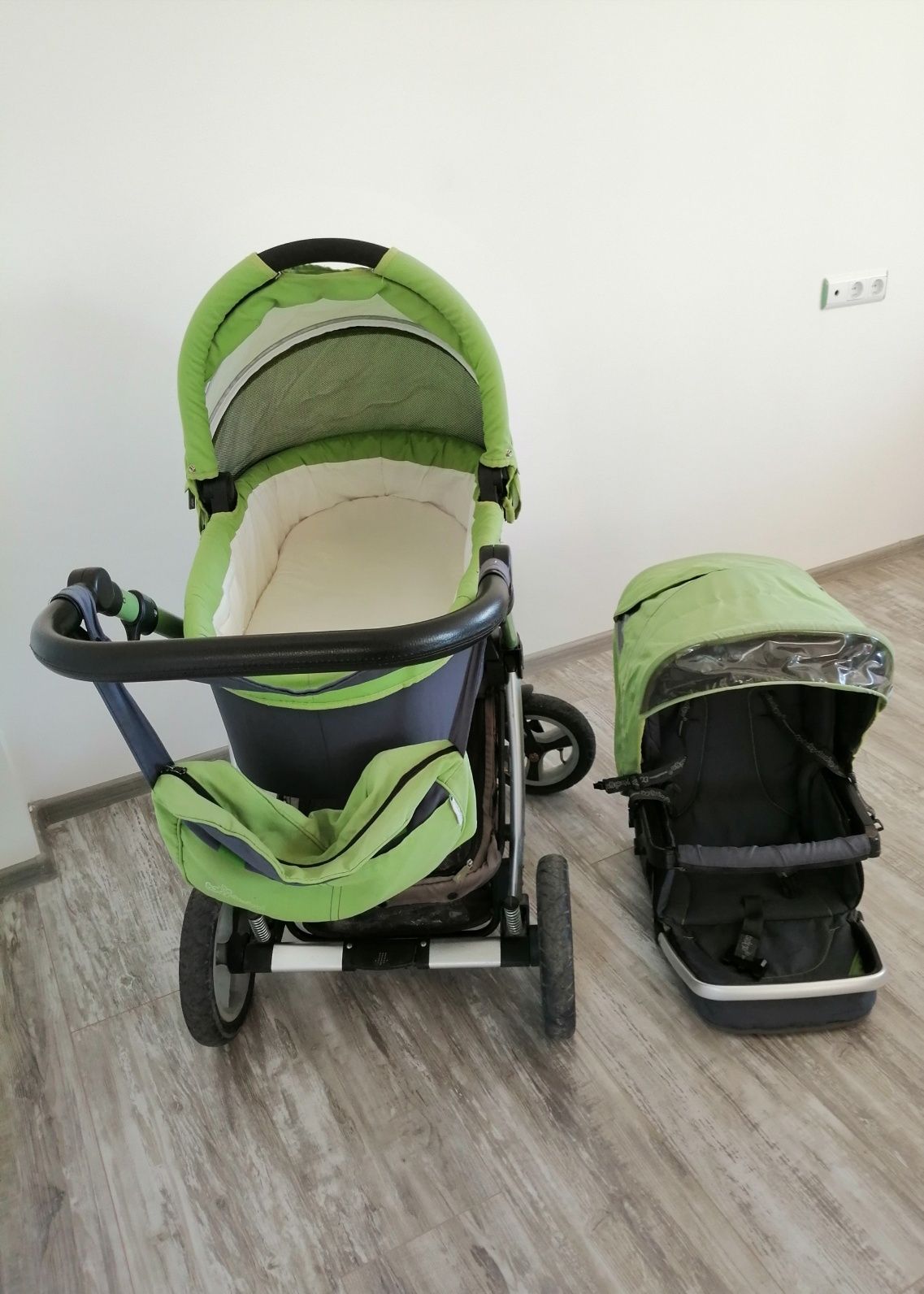 Продавам детска количка "baby design"