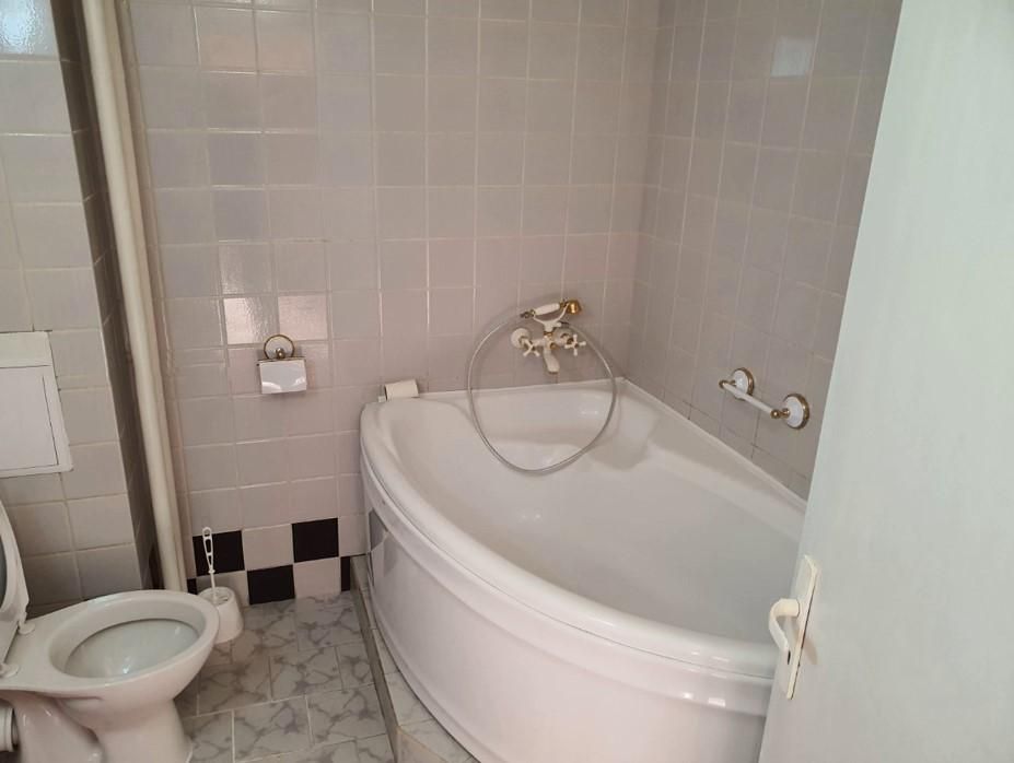 Дава се под наем Тристаен апартамент в София, Медицинска академия - 118 кв.м за 749 € - Снимка #9