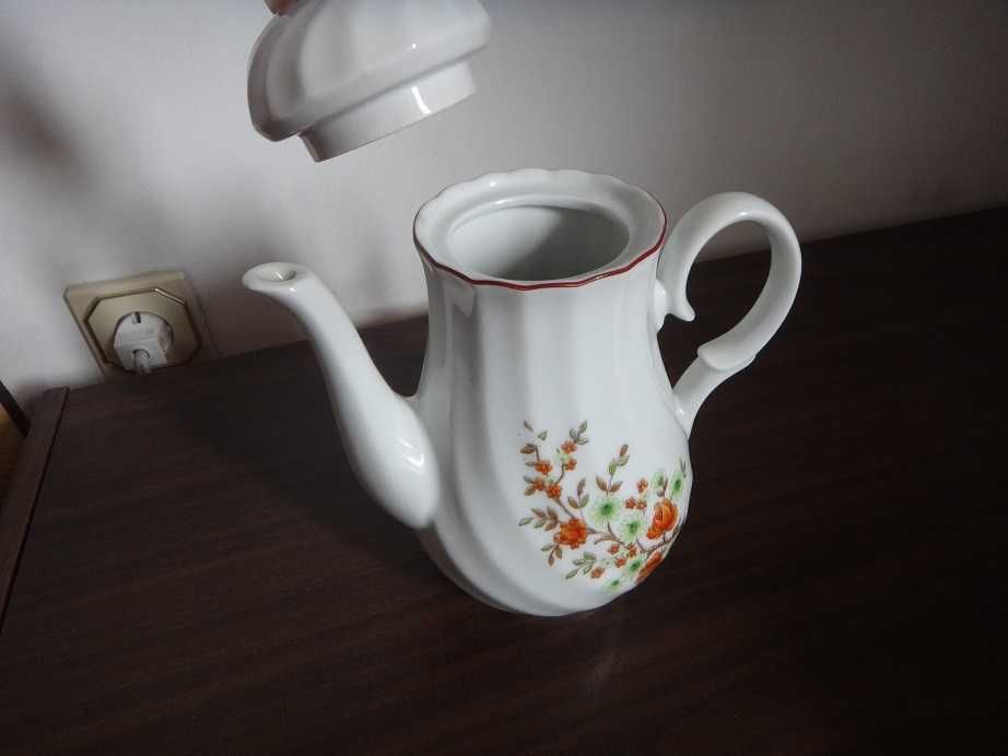 Антика - Ретро Български порцеланов чайник с капак и латиера