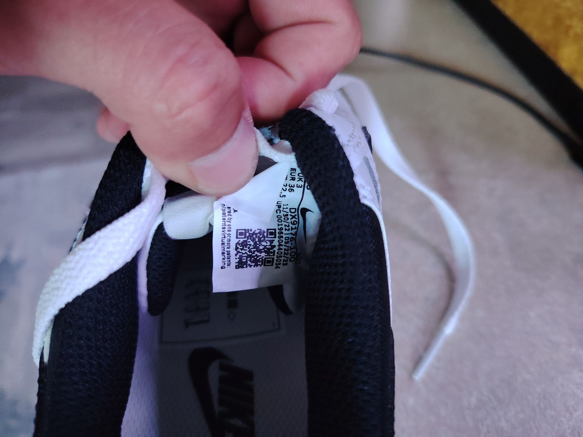 Adidași Nike noi