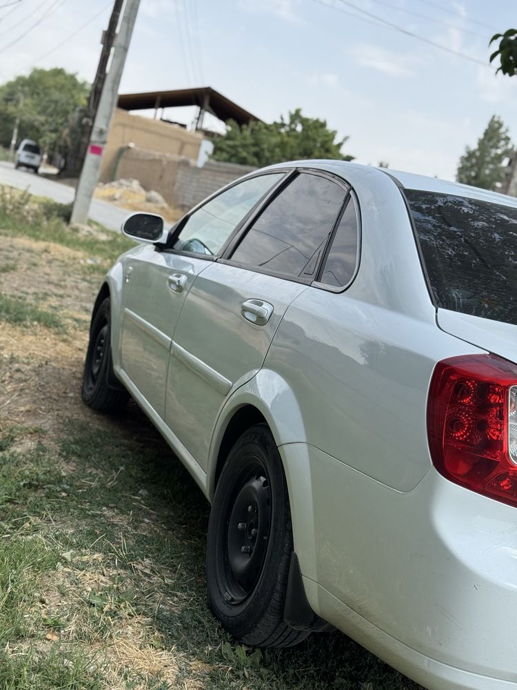 Lacetti 1.8litr xolati yaxshi