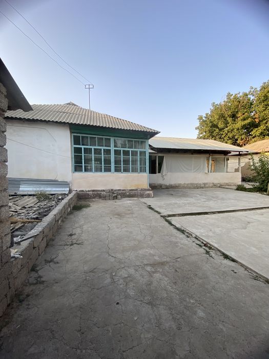 Uy sotiladi 9.5 so’tix oxvati yo’l yuzida biznes uchun zo’r lokatsiya