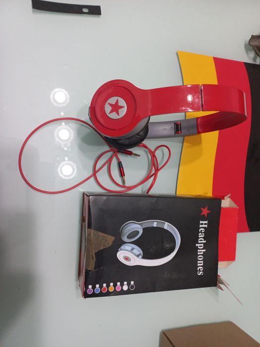 Casti cu fir noi superbe