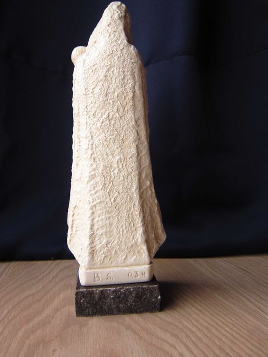 cadou rar si deosebit Madonna  Maria ,semnat Franta 1960 handmade