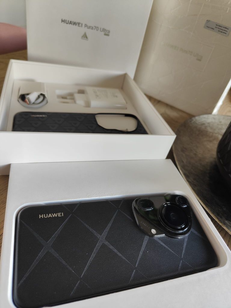 Huawei Pura 70 Ultra impecabil