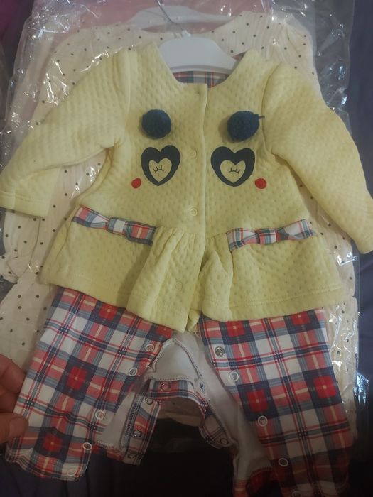 Продам детские вещи. Новые. На девочку от месяца. Не дорого. От 500 тг