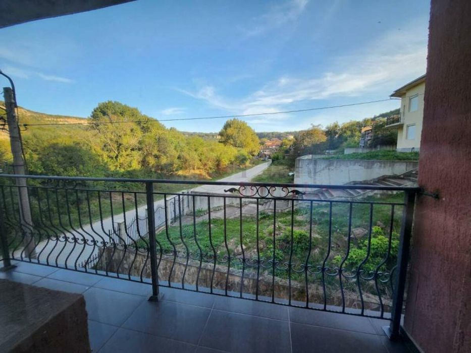 Обзаведено Жилище с Две Спални и Двор