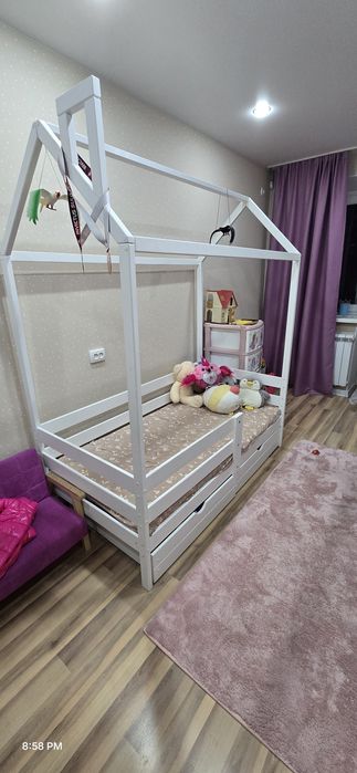 Продам детскую кровать Домик
