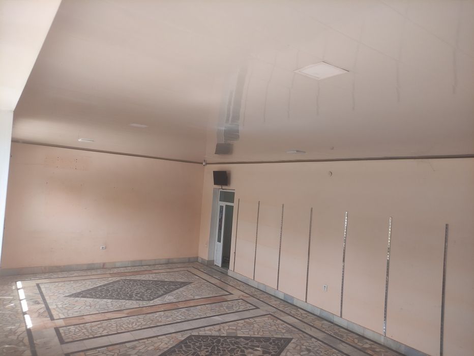 Срочно кулай локацияга эга булган бино ижарага берилади