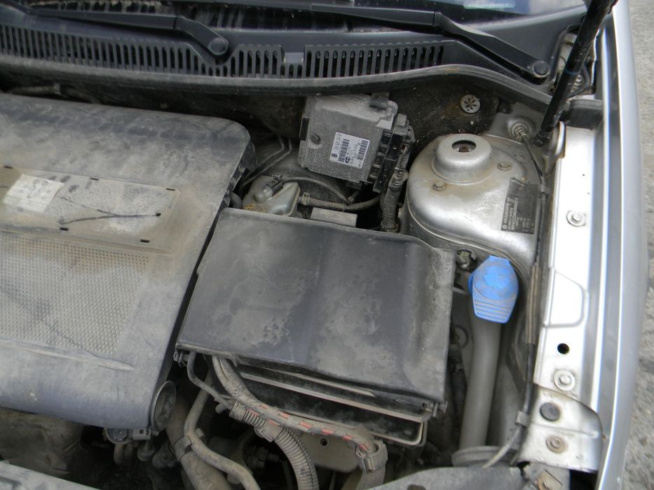 Dezmembrari  VW POLO (9N, 9N3)  2001  > 2012 1.4 16V Benzina