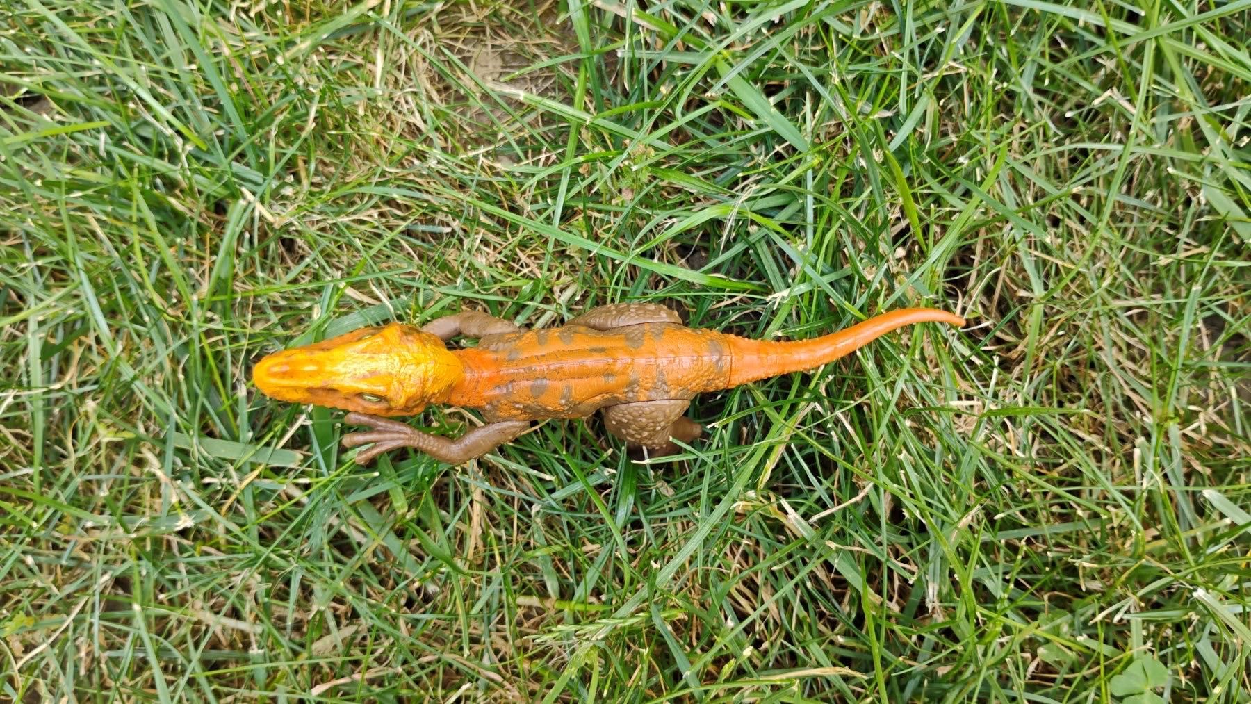 Динозавър Velociraptor orange