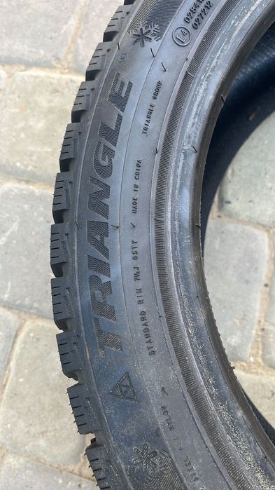 Продаю зимние шины Triangle 225/45 R17
	•	Состояние: почти новые, езди
