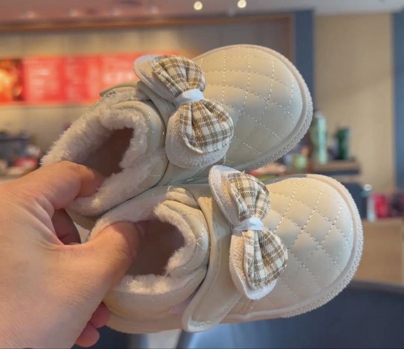 Детские ботинки.