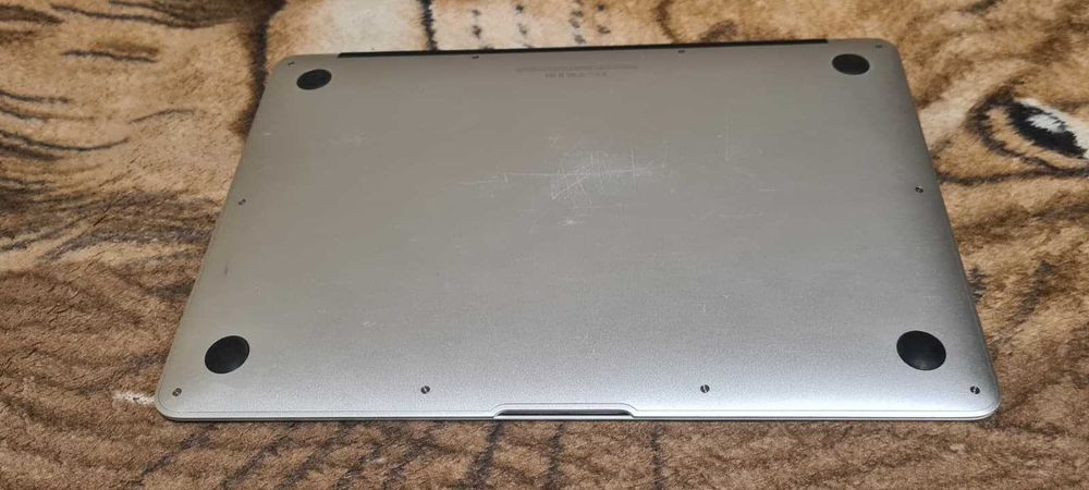 Laptop Apple Macbook Air 2015 cu procesor I7,8 Gb RAM si SSD de 500 Gb