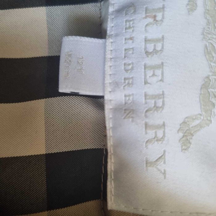 Vand geaca pentru copii de iarna  de la  Burberry