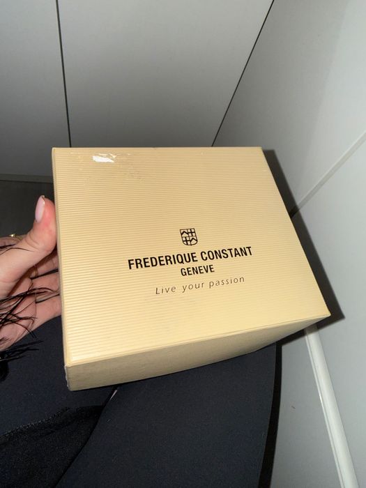 Продавам чисто нов часовник Frederique Constant