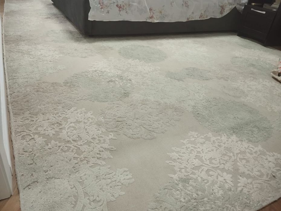 Ковёр в хорошем состоянии