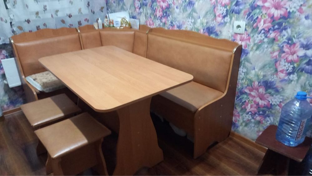 Срочно, продаю кухонный уголок