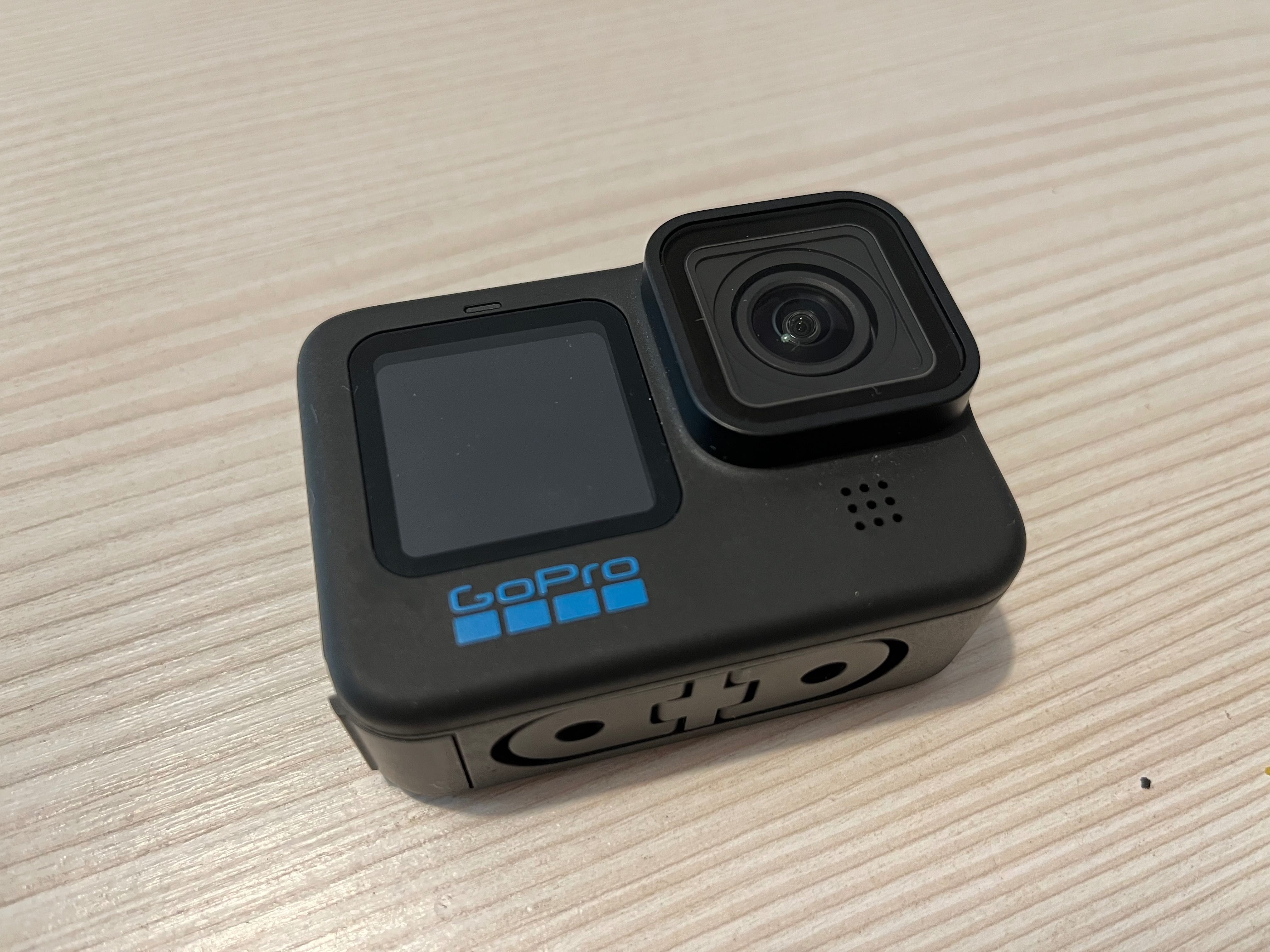 De vânzare kit pentru filmări extreme GoPro Hero 10!