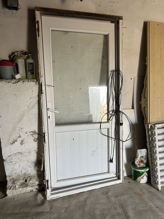 пластик есік.