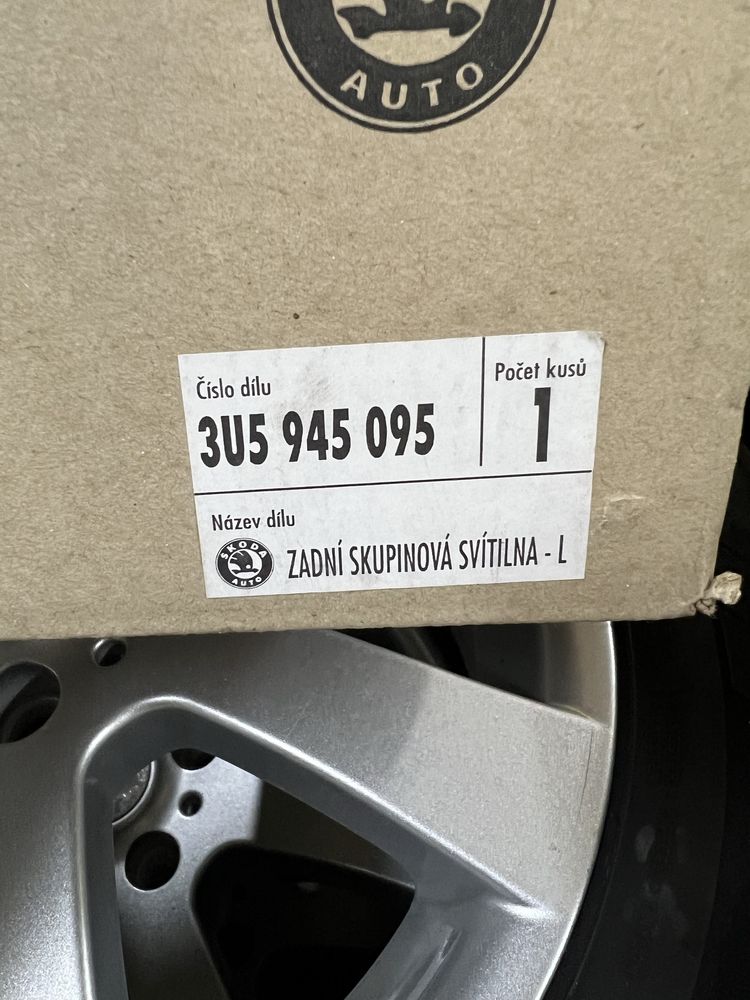 Skoda Superb ляв стоп оригинален нов