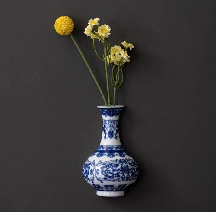 Настенные  небольшие  фарфоровые  вазочки для цветов и декора стен
Вы