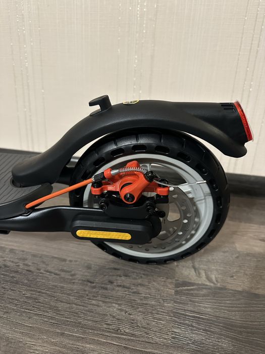 Електрическа тротинетка с максимална скорост 31 km/h