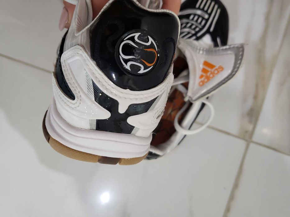 Маратонки  Adidas за футбол