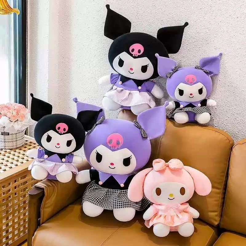 Jucarie de plus Kuromi Sanrio 60 cm, colectie 2025, mov si negru, NOUA