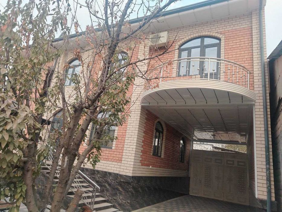 Уй сотитлади Чорток махаллада 6 сотих 2 кават тулик битган