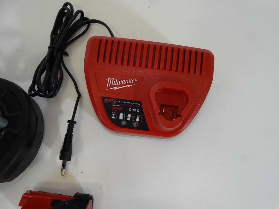 Milwaukee M12 BS - Лентов трион / Акумулаторен банциг