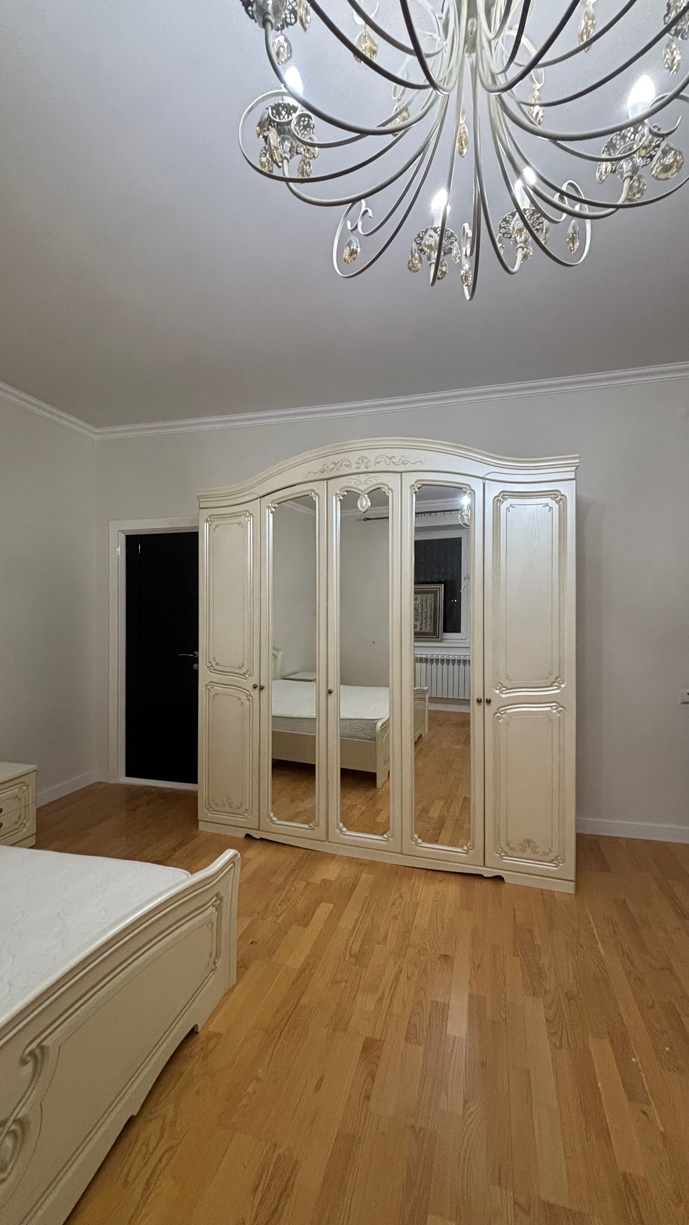 Шкаф, кровать,тумбочки