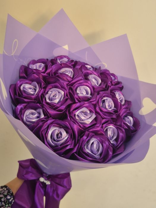 Букет от сатенени рози