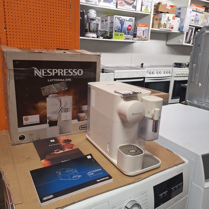 Кафе машина Nespresso Delonghi Lattissima One