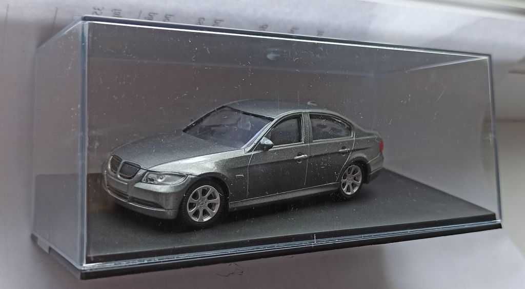 Macheta BMW seria 3 E90 2005 gri - Mondo 1/43