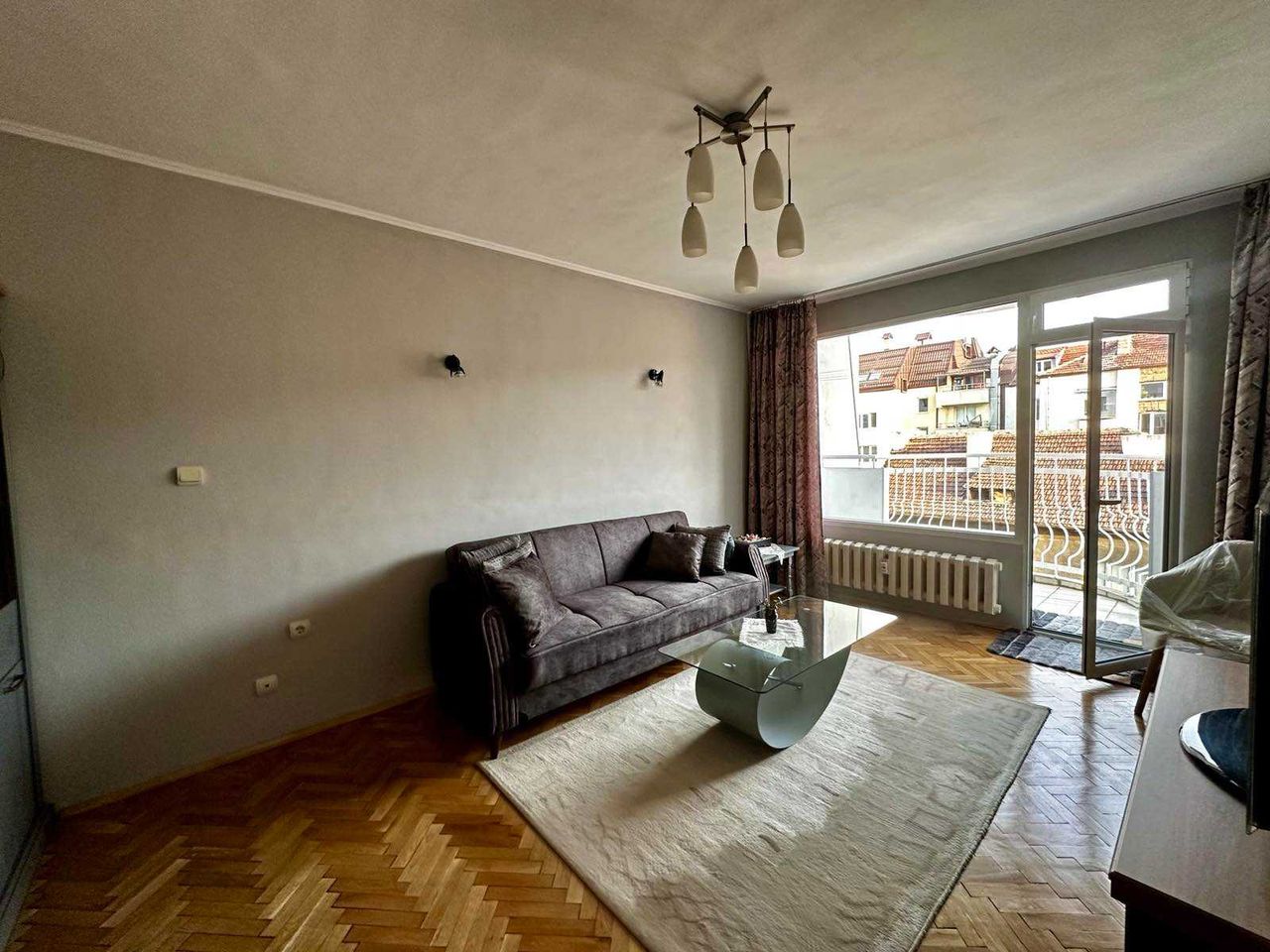 Дава се под наем Двустаен апартамент в София, Център - 75 кв.м за 688.5 € - Снимка #1