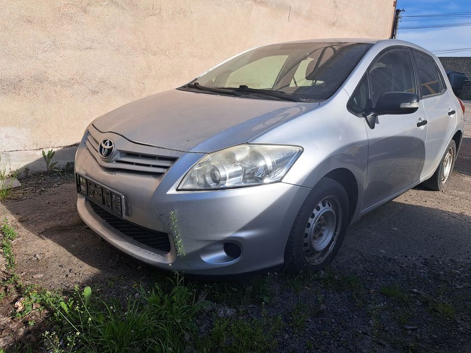 Vand piese toyota auris 2010