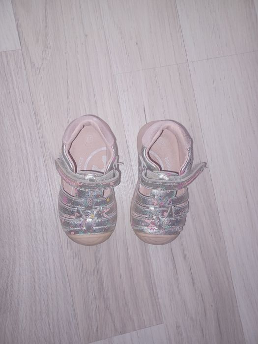 Бебешки сандали запазени