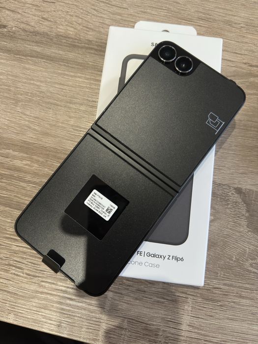 *ЧИСТО НОВ* Samsung Galaxy Z Flip7 FE