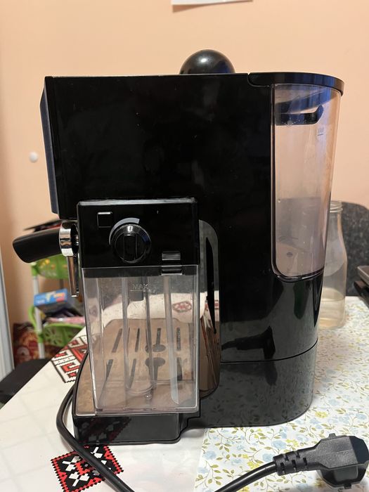 Полуавтоматична кафемашина SENCOR 4040BK