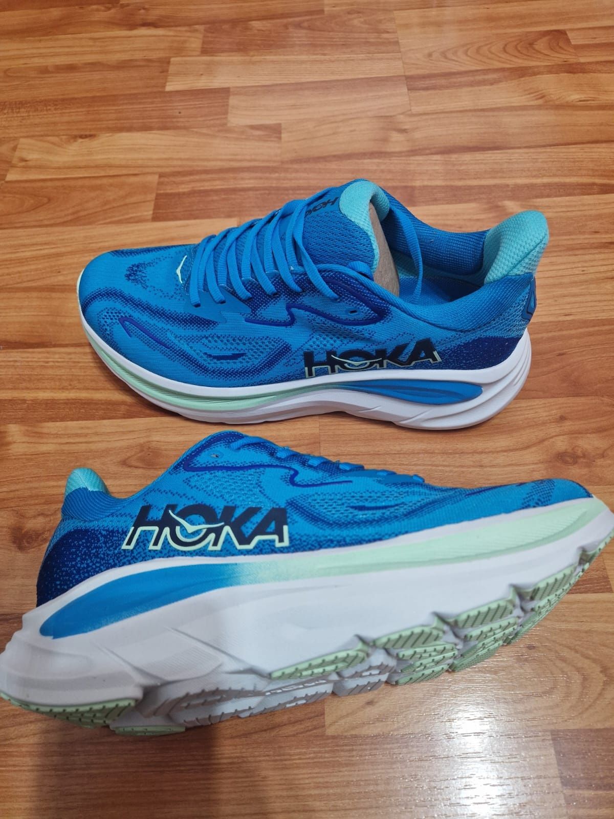 Adidași Hoka Clifton 10