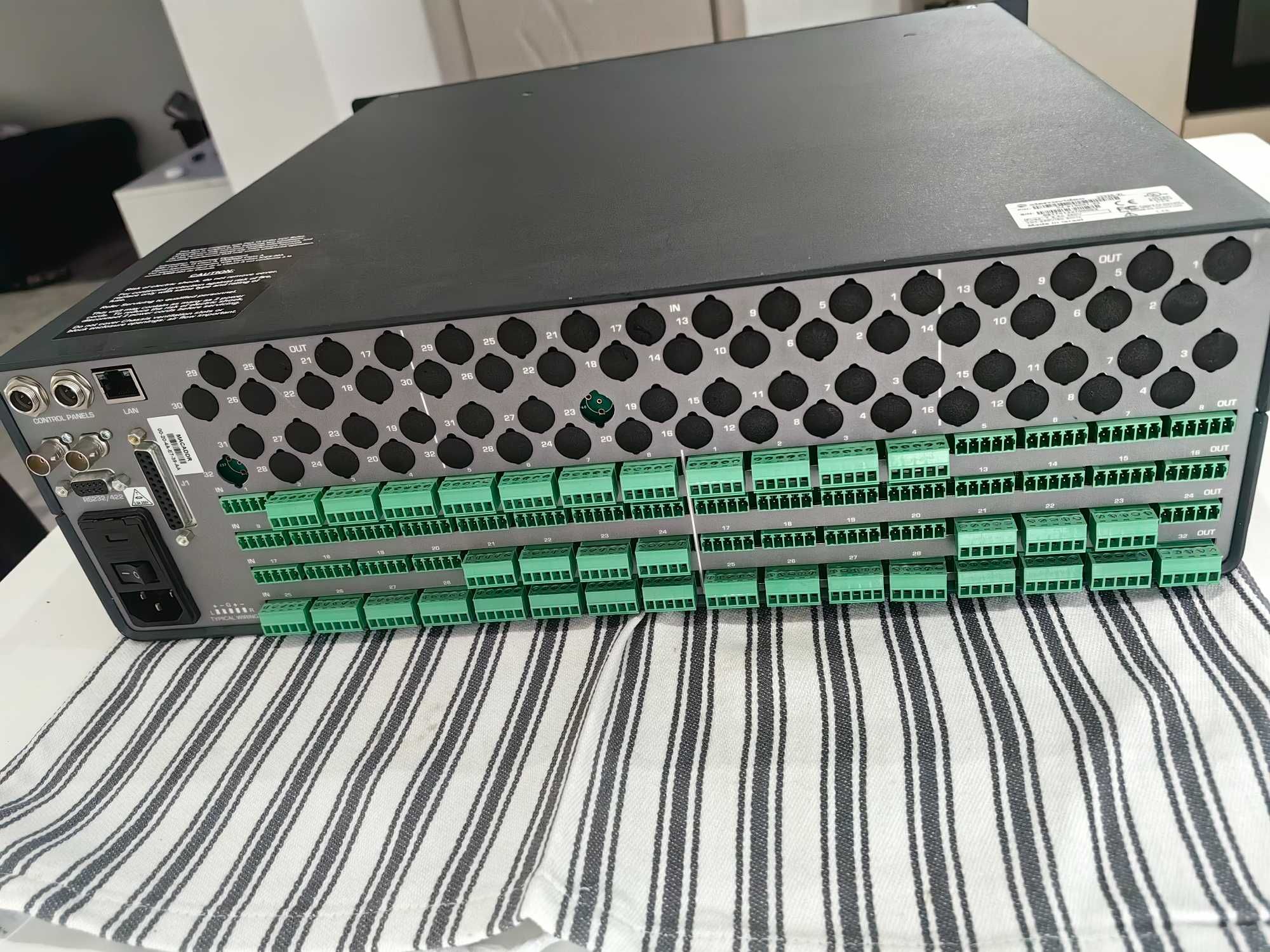 Професионален Audio Stereo Switcher Kramer SierraVideo Lassen 3232S-XL