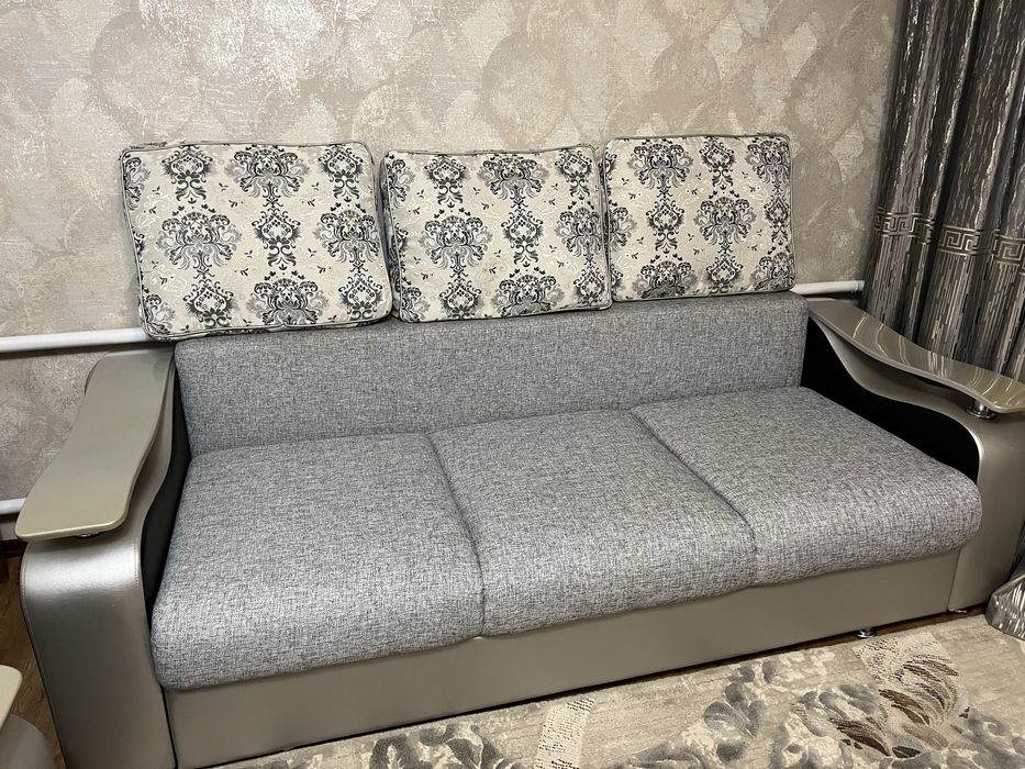 Продам диван в отличном состояний