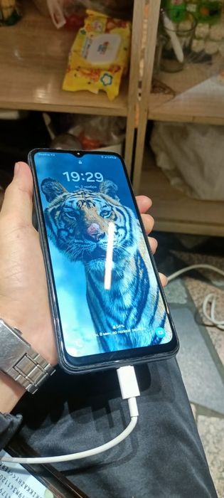 Продам телефон Самсунг А13 64 гб в идеальном состояний