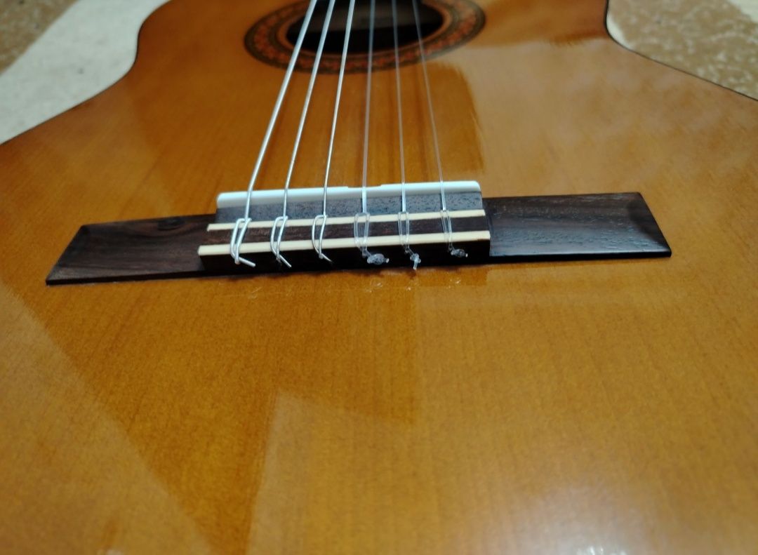 Продаётса гитара Yamaha c40