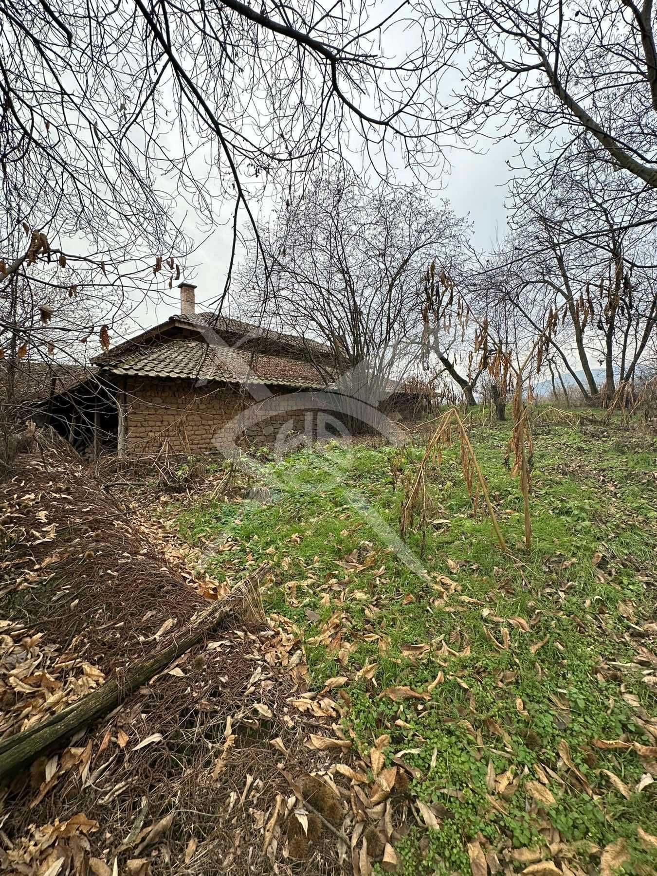 Къща с 2дка двор в Климент! 73840