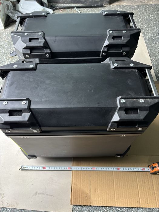 2бр странични куфари за мотор 2х28L със стойки за монтаж