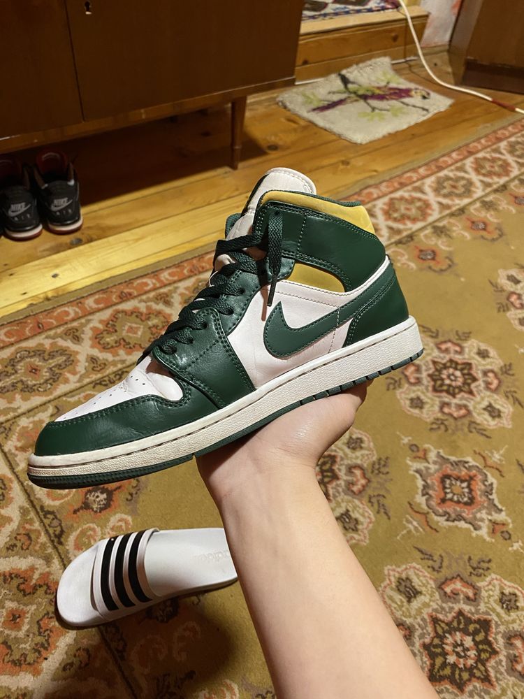 Nike Jordan 1 Mid